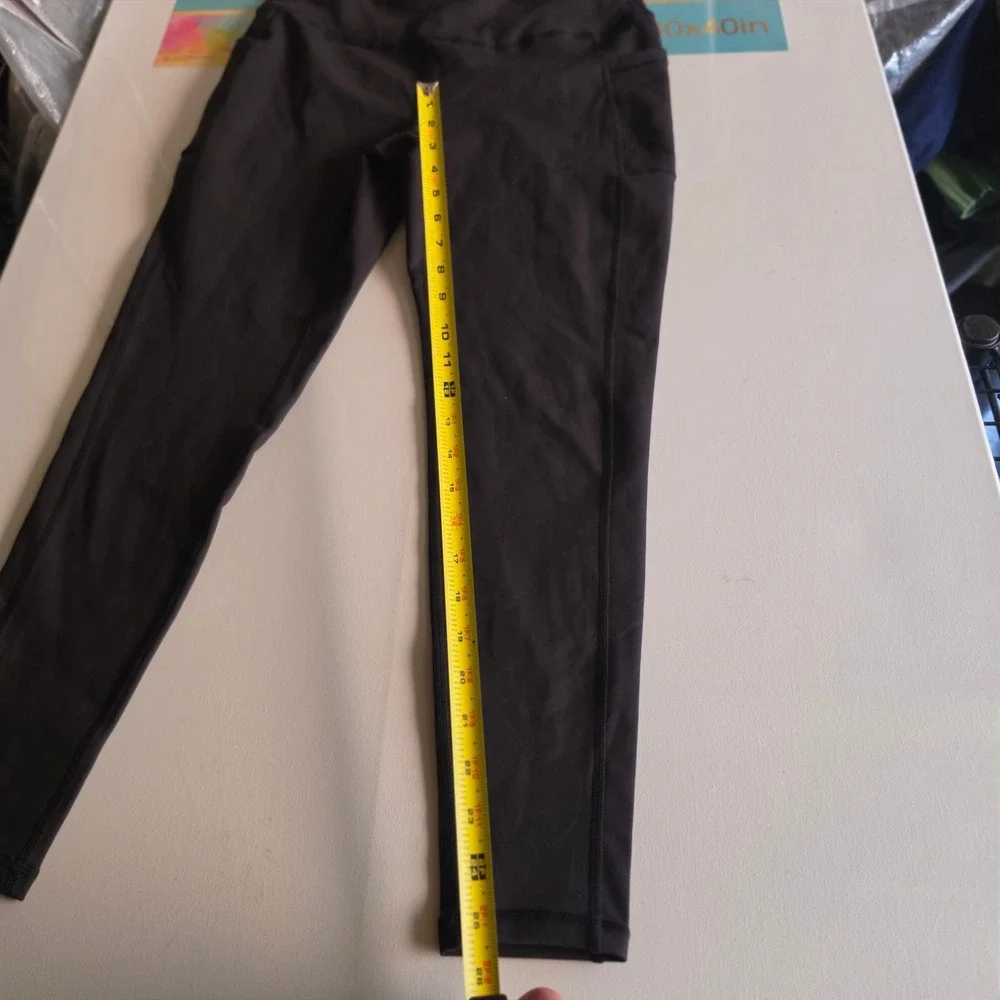 Black High Waisted Athletic Leggings with Side Pockets Size Medium 8 13588